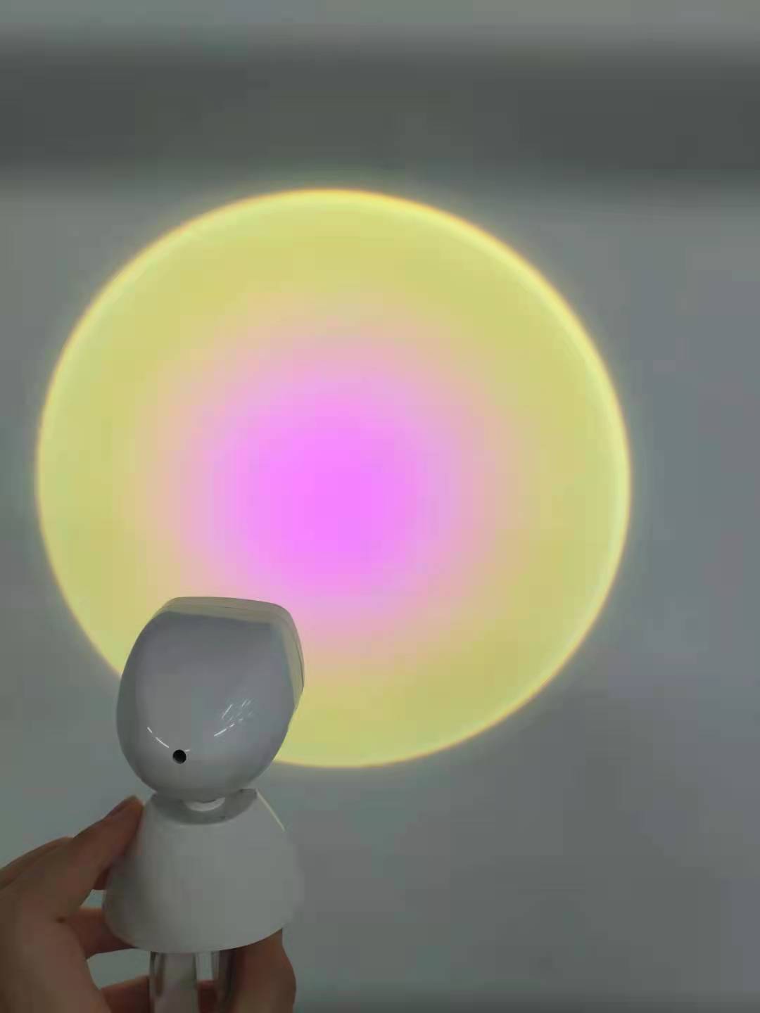 Mini Sunset Projector Robot β 360Β° Rotatable Astronaut Lamp with USB Charging 5