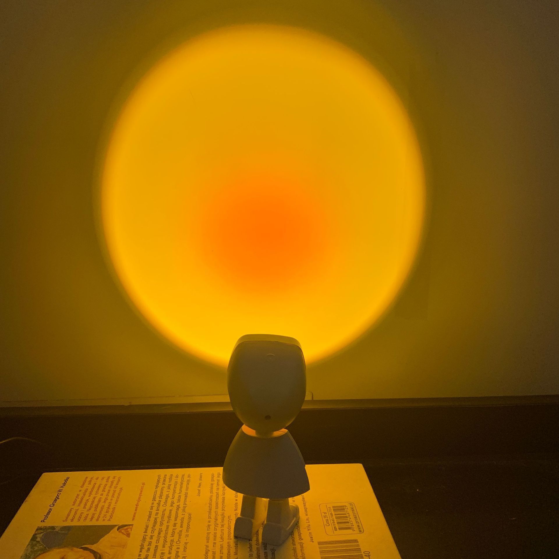 Mini Sunset Projector Robot – 360° Rotatable Astronaut Lamp with USB Charging 2